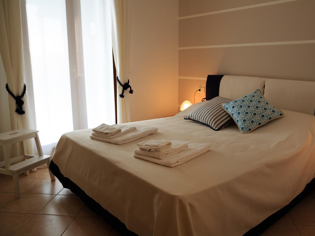 BellaSirmione Holiday Apartments Oda fotoğraf