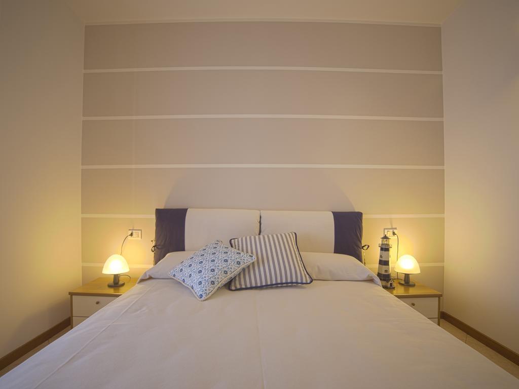 BellaSirmione Holiday Apartments Oda fotoğraf